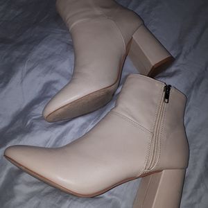Boots - chunky heel rounded toe